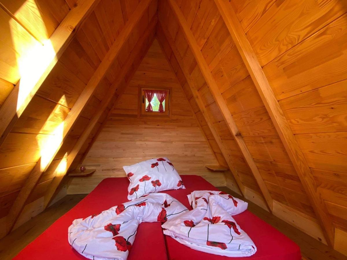 Rooms & Glamping Lana Haus Licko Petrovo Selo Exterior photo