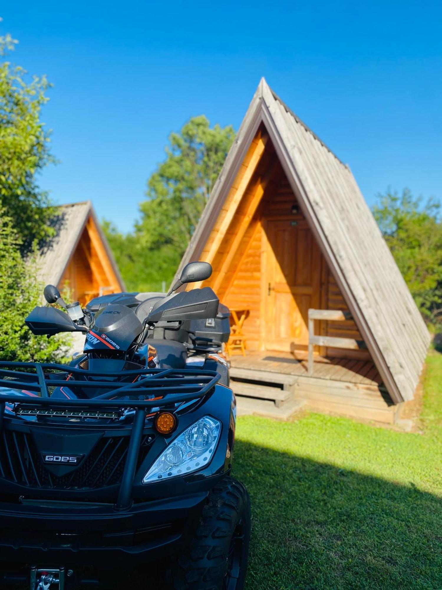 Rooms & Glamping Lana Haus Licko Petrovo Selo Exterior photo